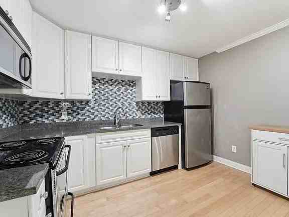1397 Broadview Ave #16 - Photo 4 of 19