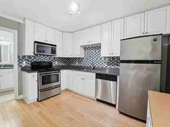 1397 Broadview Ave #16 - Photo 5 of 19