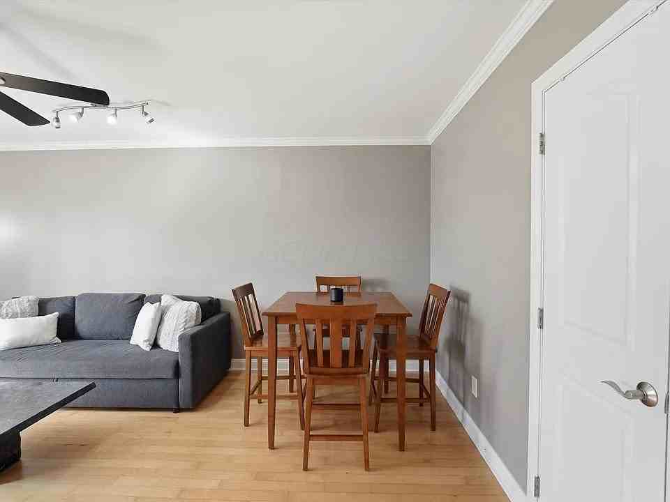 1397 Broadview Ave #16 - Photo 6 of 19