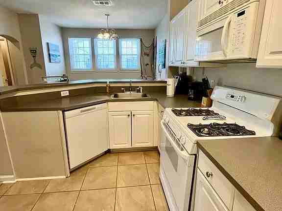 2252 Beach Dr #21 - Photo 6 of 18
