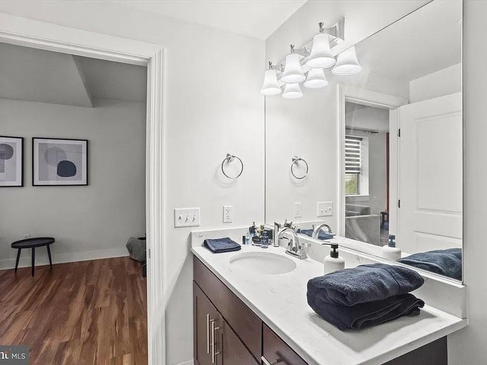 231 State St #20 - Photo 3 of 16