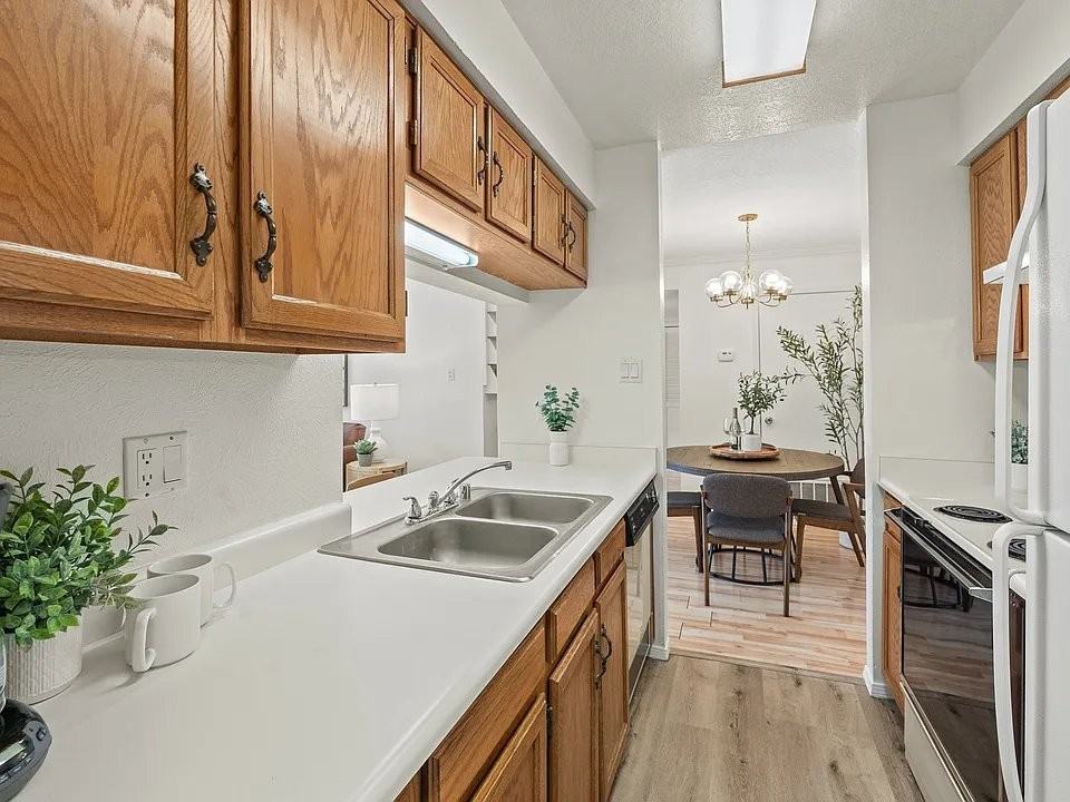 505 Oppenheimer Dr #30 - Photo 5 of 8