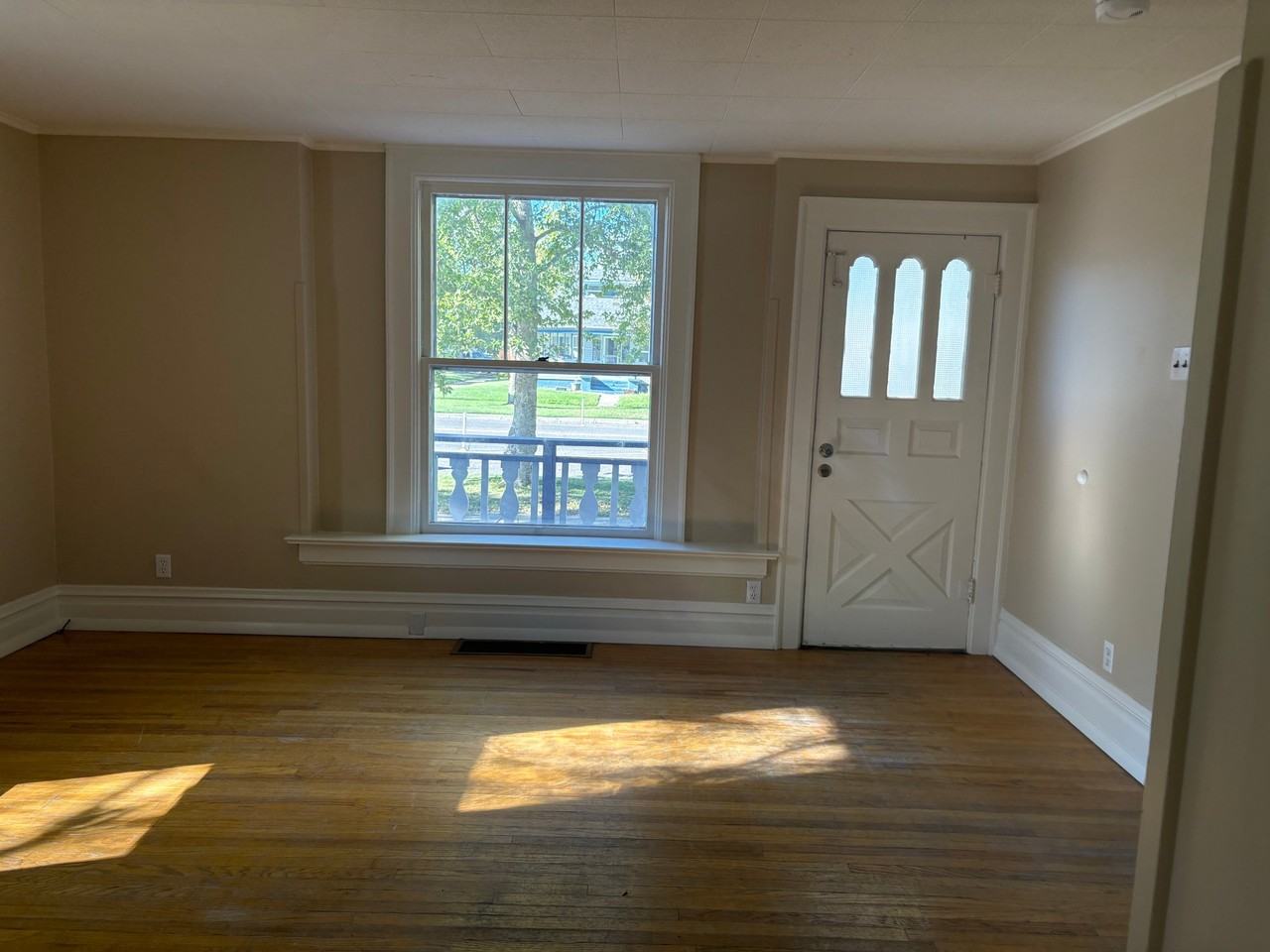 1303 Main St - Photo 5 of 16