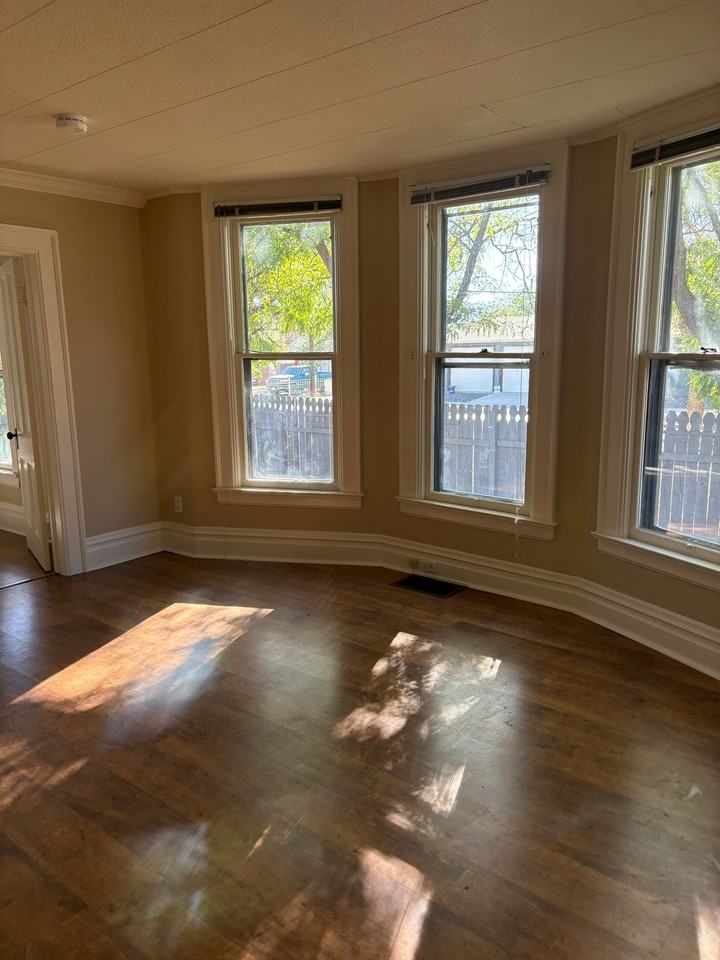 1303 Main St - Photo 6 of 16