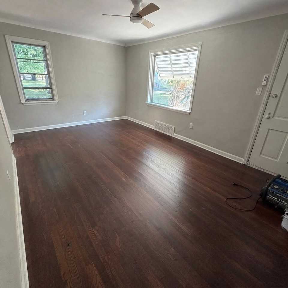 23901 Colbourne Rd - Photo 4 of 8