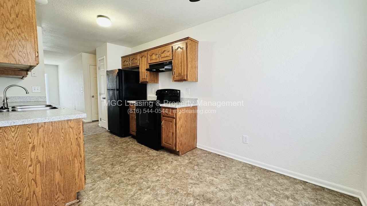 5808-5810 NE 42nd St - Photo 7 of 21