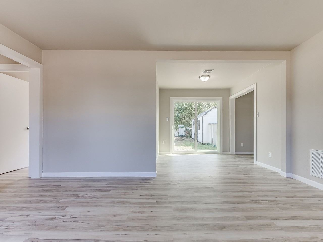 1116 Hickory Ln - Photo 3 of 25