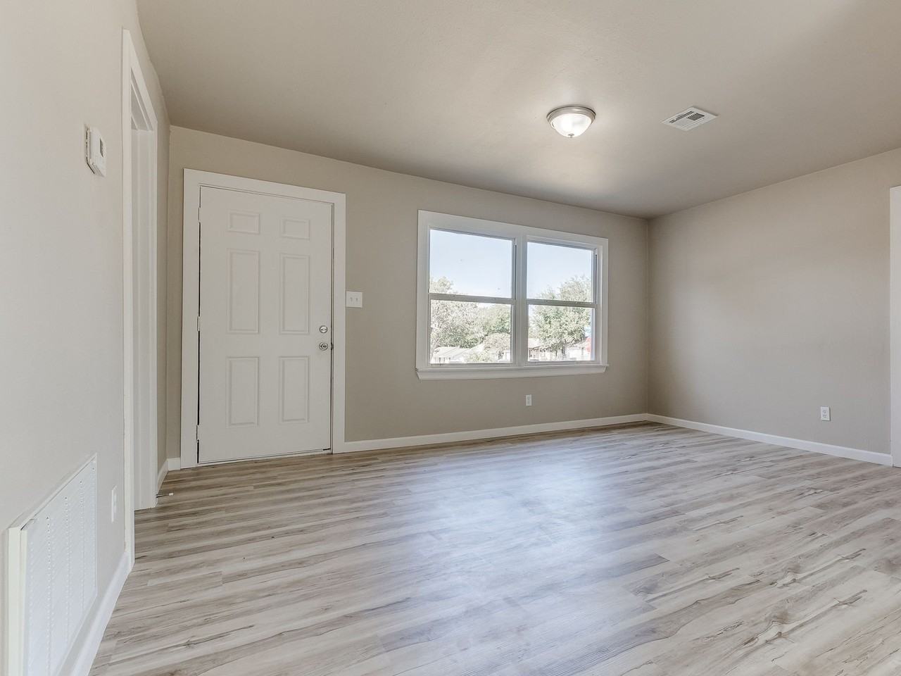 1116 Hickory Ln - Photo 4 of 25