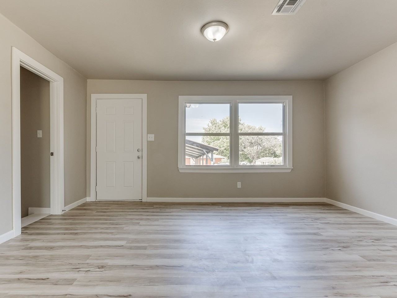 1116 Hickory Ln - Photo 5 of 25