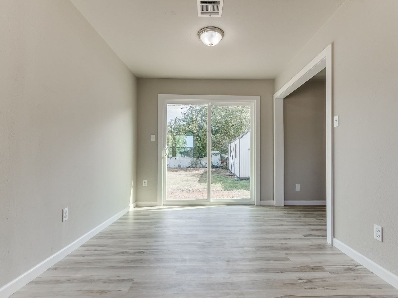 1116 Hickory Ln - Photo 6 of 25