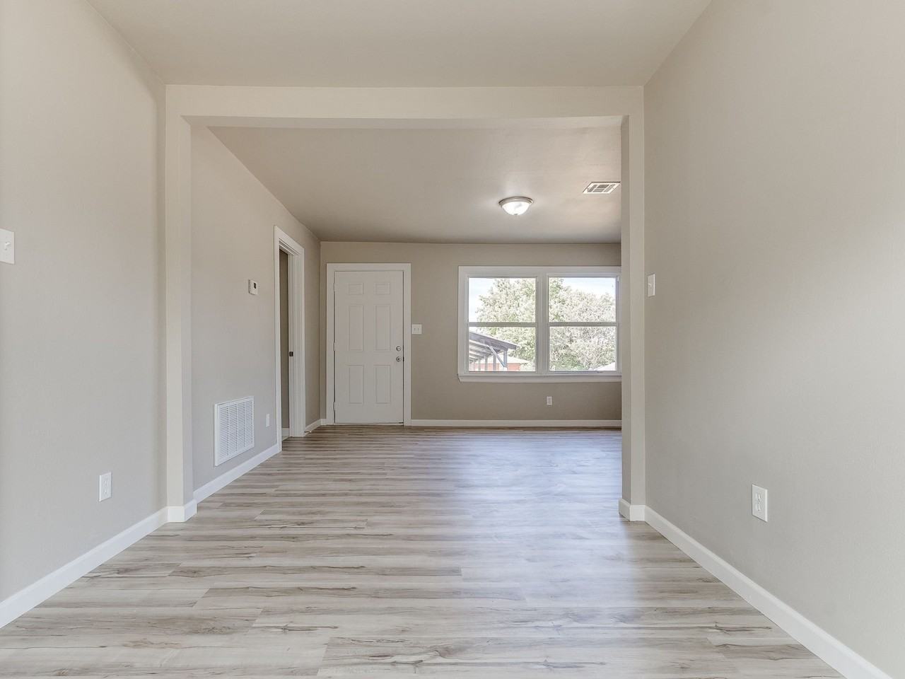 1116 Hickory Ln - Photo 7 of 25