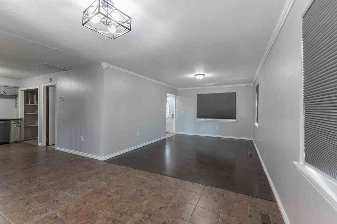 7804 Nw 5th St - Photo 5 of 45