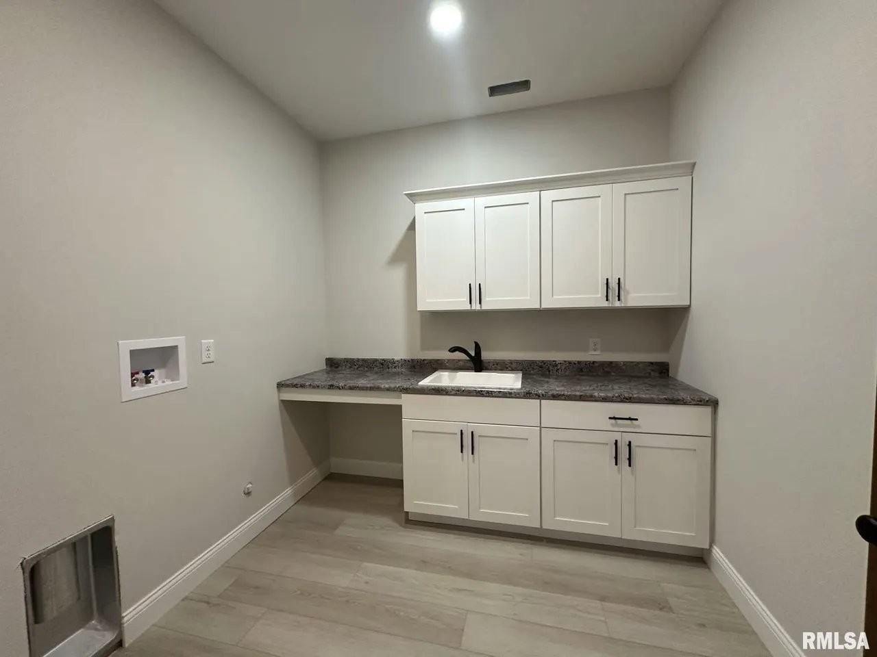 55 Durbin Ter - Photo 3 of 9