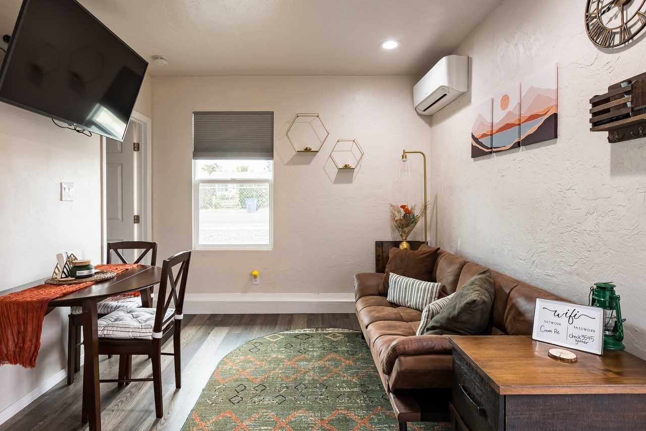 910 S Lincoln Ave #B - Photo 4 of 19