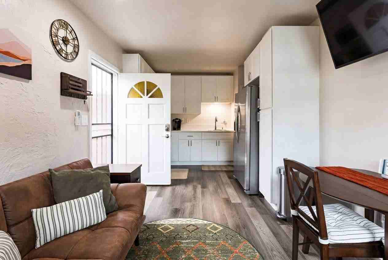 910 S Lincoln Ave #B - Photo 6 of 19