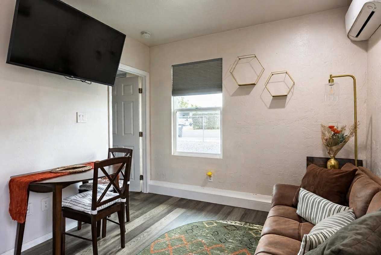 910 S Lincoln Ave #B - Photo 7 of 19
