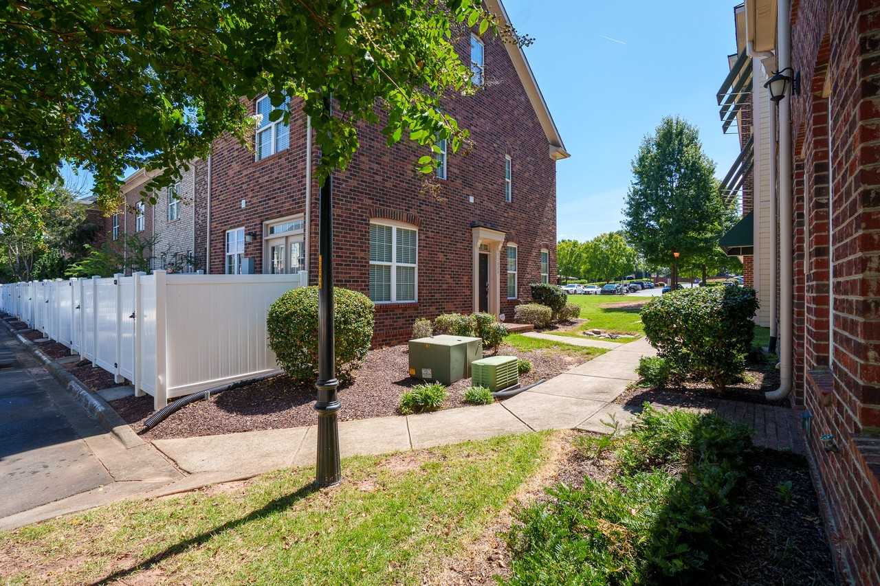 11020 Cedar Walk Ln - Photo 4 of 22