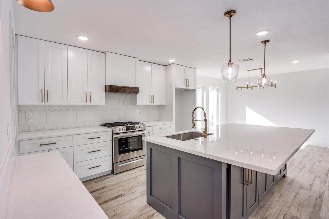 11902 Westmere Dr - Photo 3 of 15