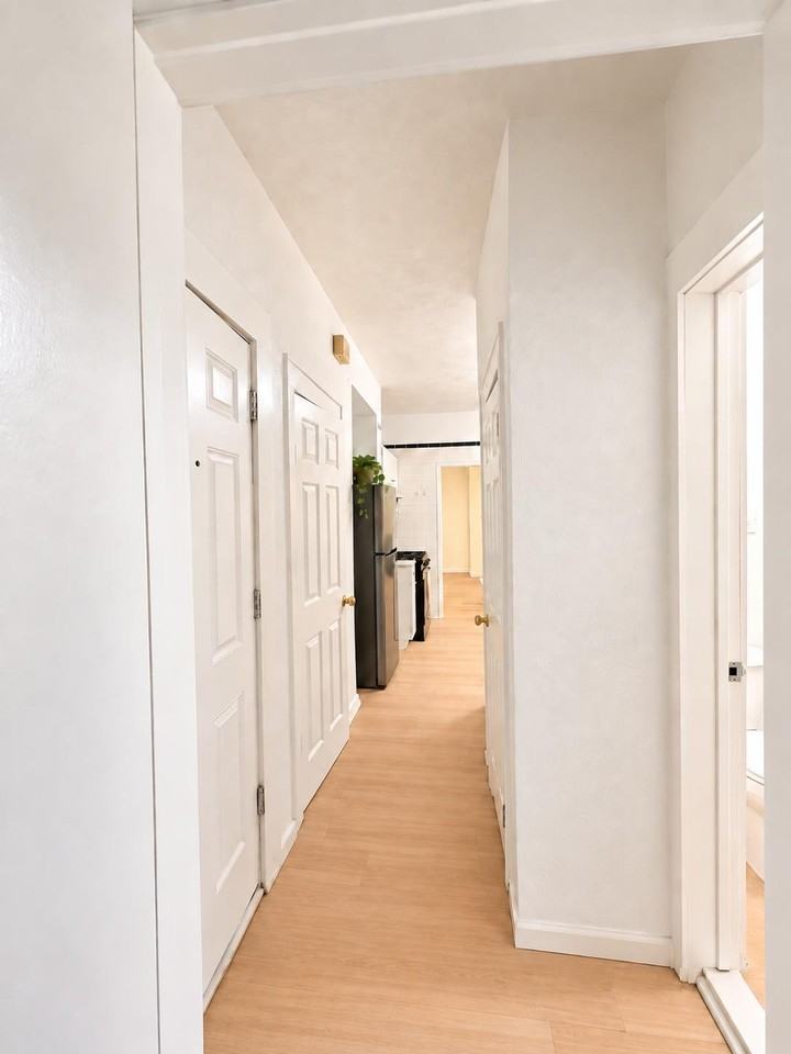 462 Leslie St #1L - Photo 2 of 9