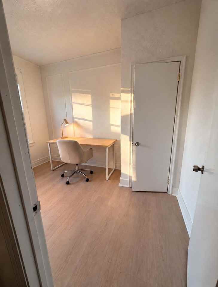 462 Leslie St #1L - Photo 7 of 9