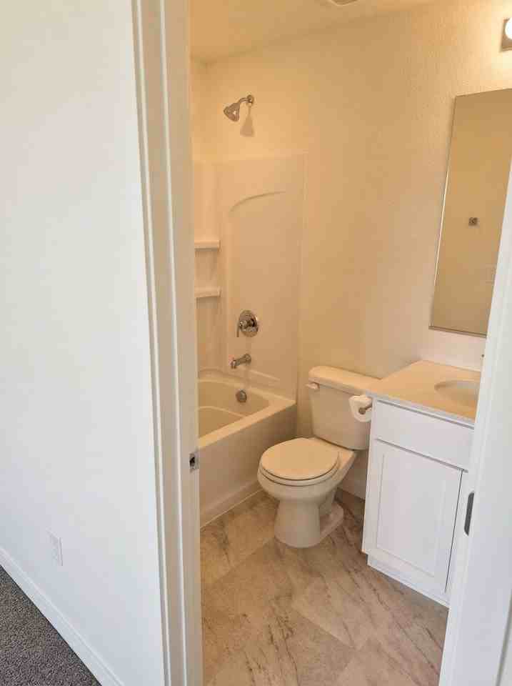 4032 Agnes St - Photo 5 of 9