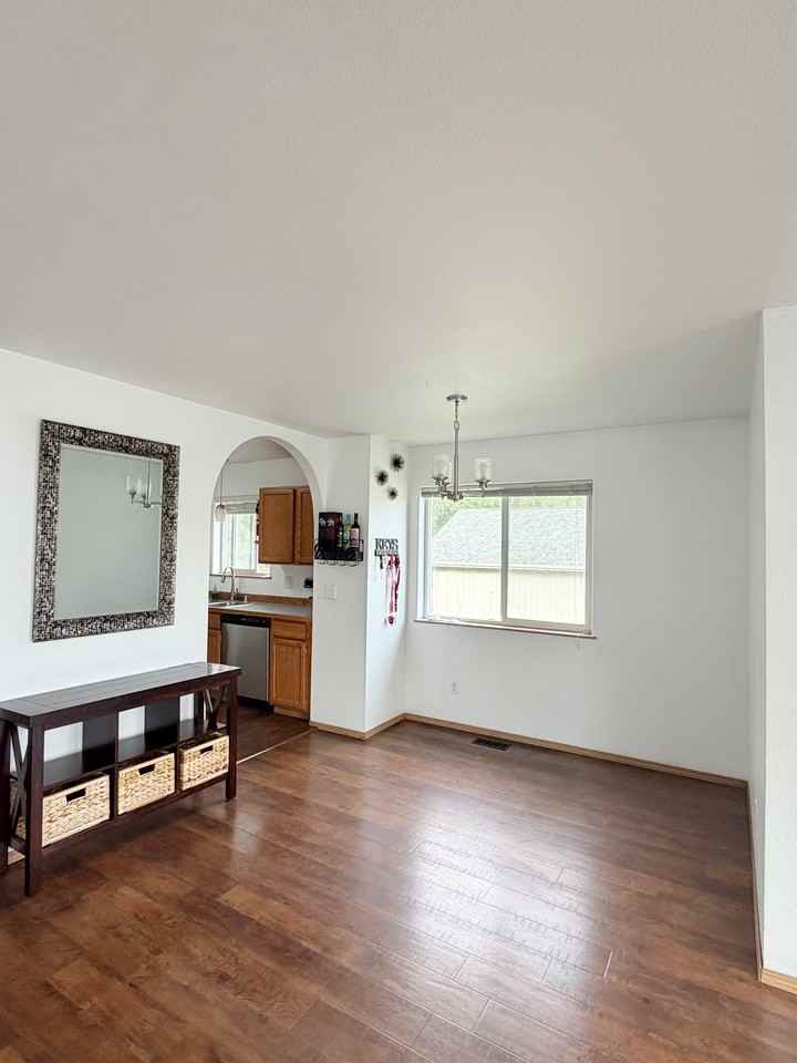 8140 Queen Victoria Dr - Photo 5 of 17