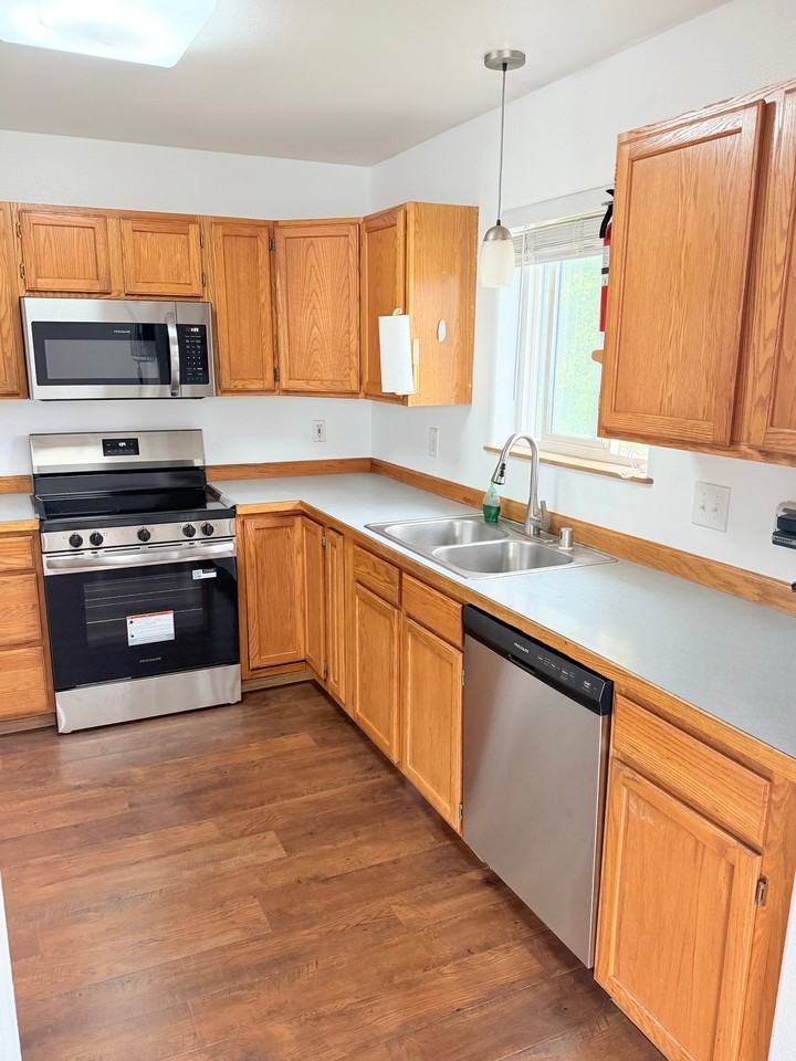 8140 Queen Victoria Dr - Photo 6 of 17