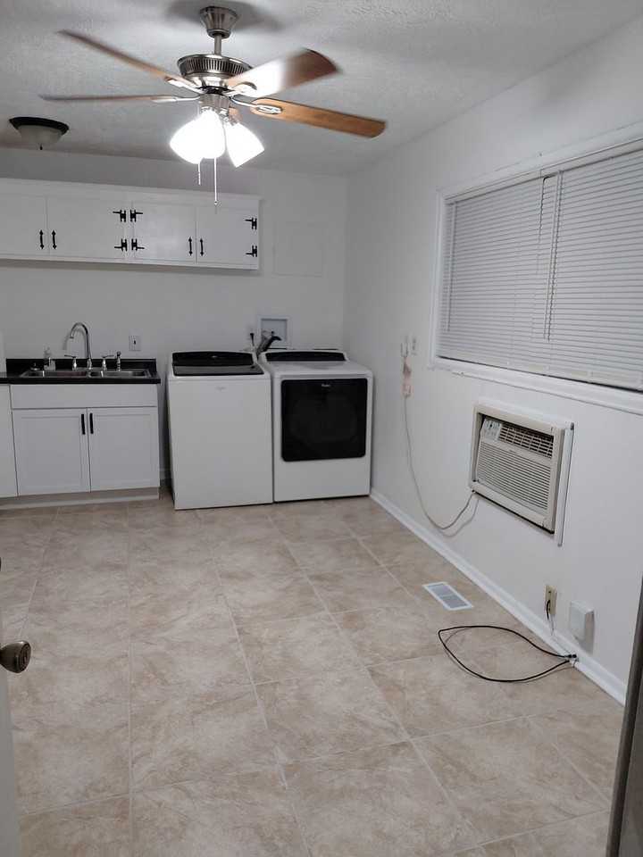 3877 Strathmore Dr - Photo 6 of 10