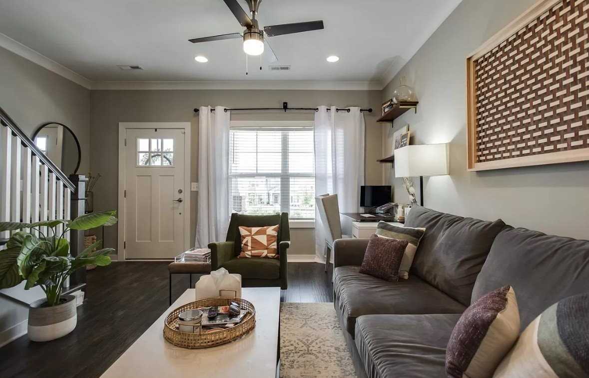 975 Ashland Place Dr - Photo 4 of 19