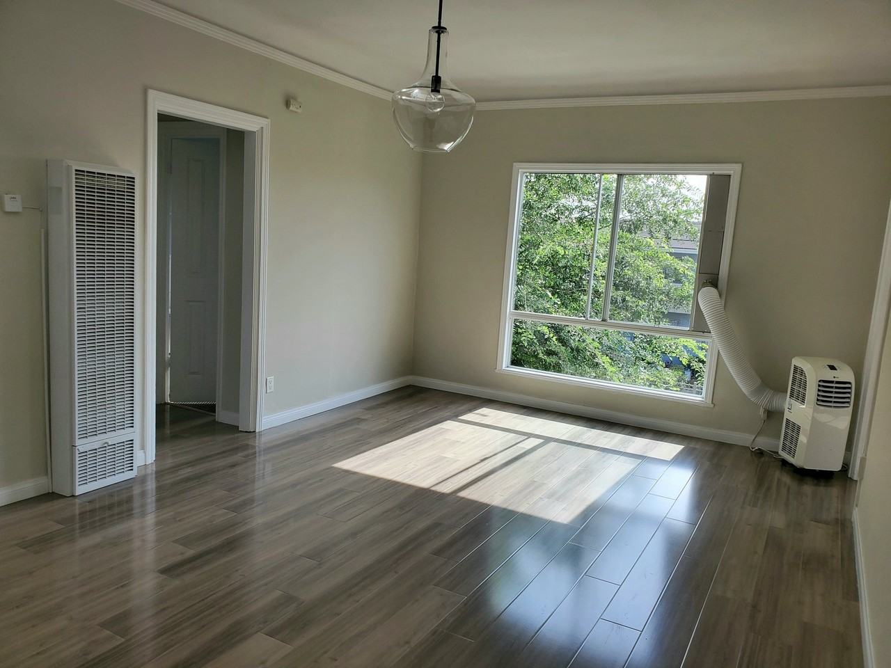 844 N Hoover St #12 - Photo 3 of 12