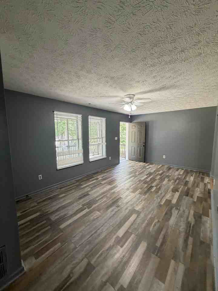 150 W Robbins Rd - Photo 4 of 6
