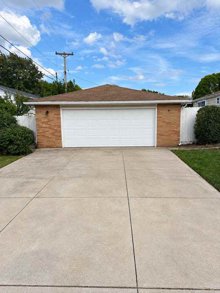 3 Bedroom 2.5 Bath House In Westpark - Photo 2 of 19