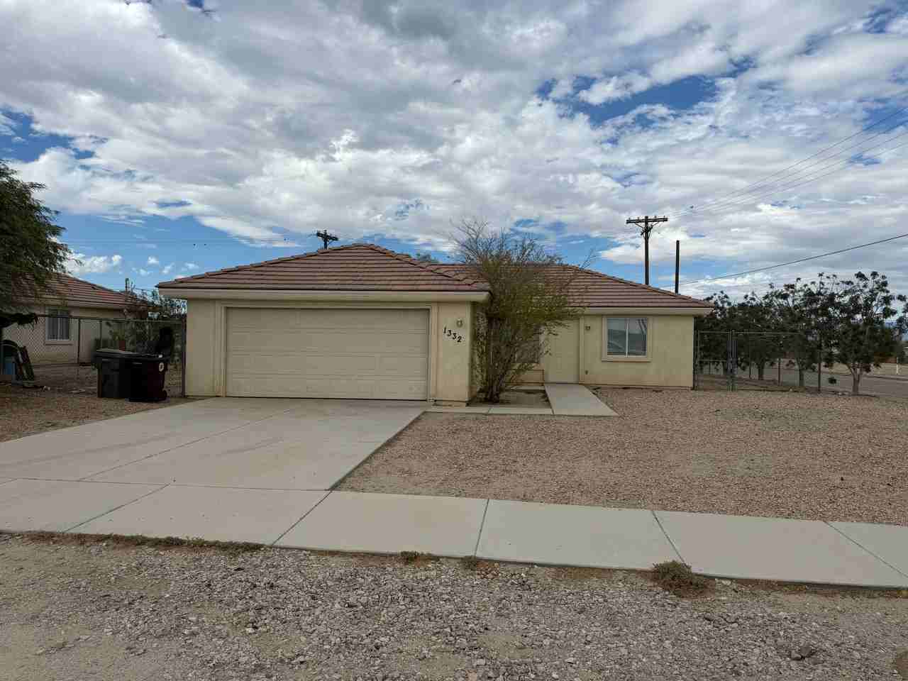 1332 Persimmon Ave - Photo 2 of 6