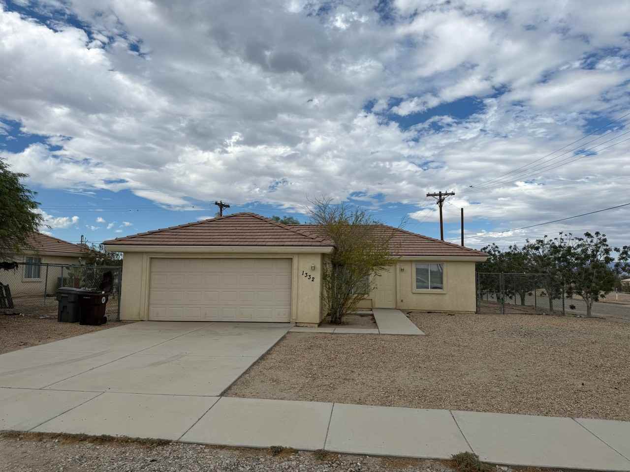 1332 Persimmon Ave - Photo 3 of 6