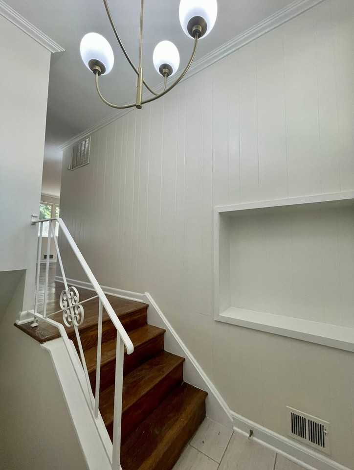 902 Malta Ln - Photo 3 of 39