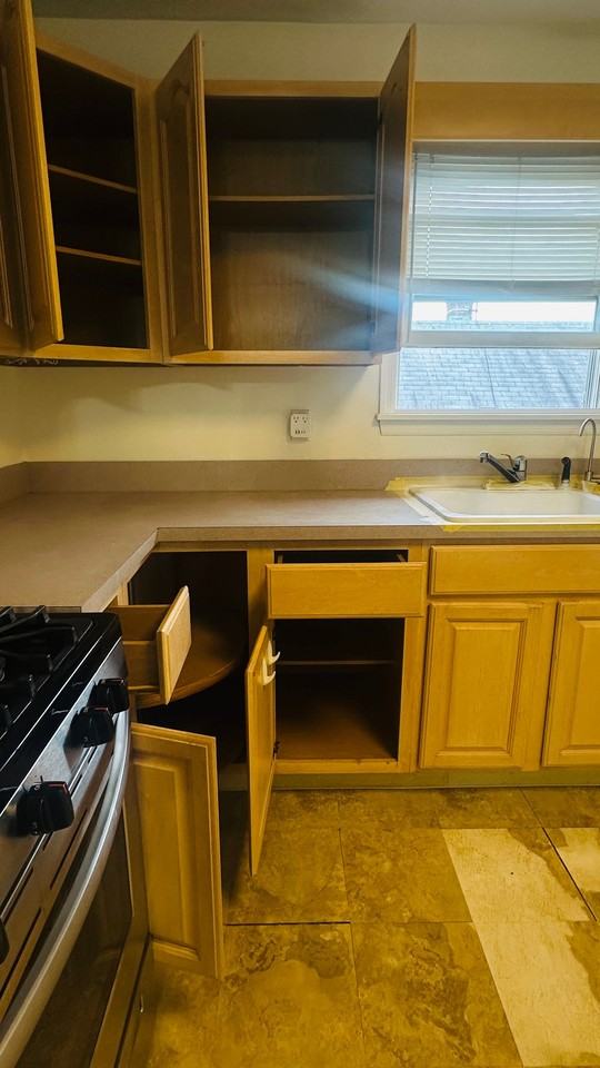 419 Midwood Ave - Photo 5 of 19