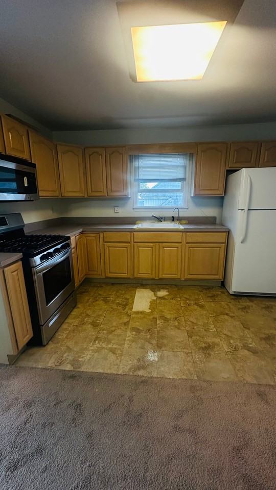 419 Midwood Ave - Photo 7 of 19
