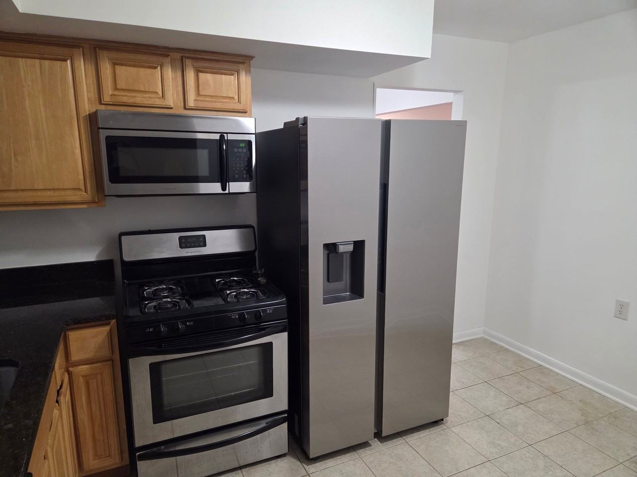 1055 S Washington Ave - Photo 5 of 13
