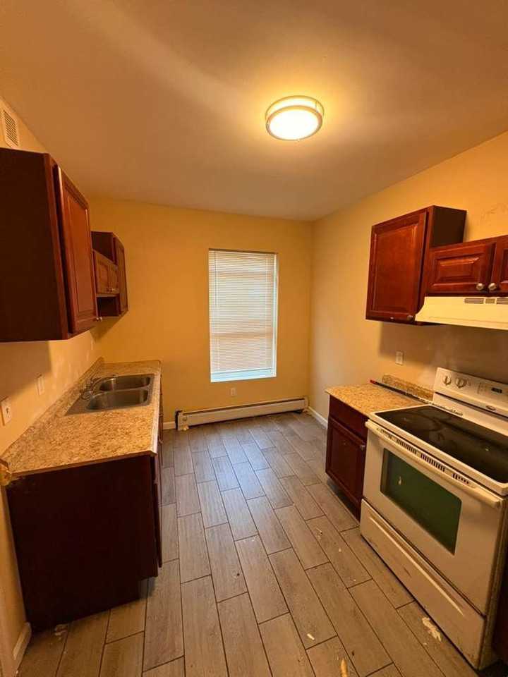 51 N Clinton St #1 - Photo 2 of 14