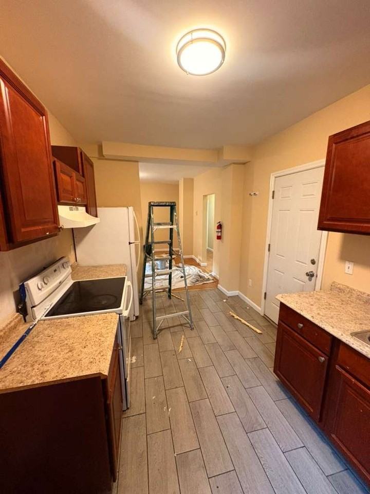 51 N Clinton St #1 - Photo 3 of 14