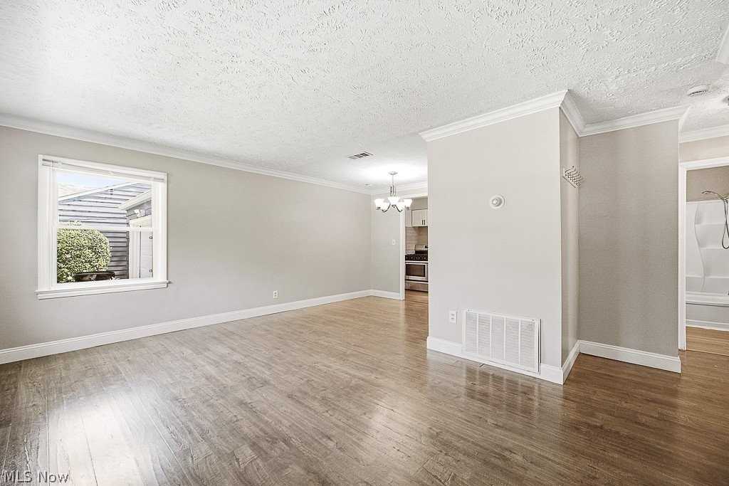 2326 Greenvale Rd - Photo 3 of 20