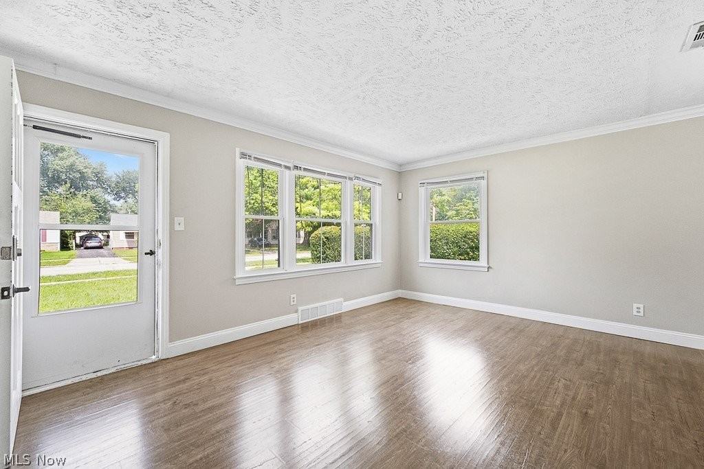 2326 Greenvale Rd - Photo 5 of 20