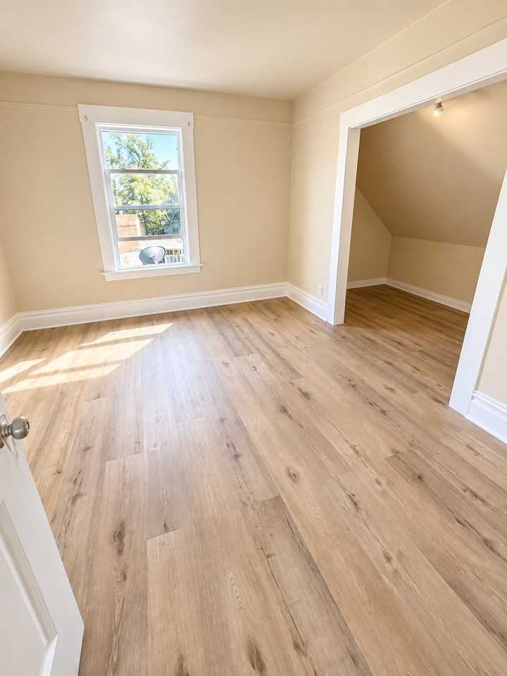 1071 Hanover St - Photo 4 of 10