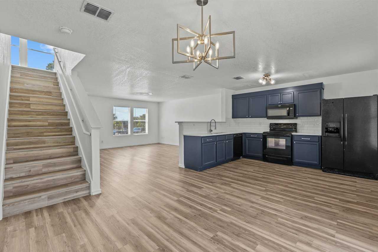 136 Gatewood Bay - Photo 3 of 19