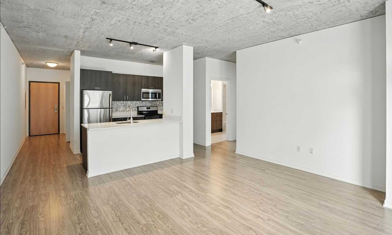 1302 S Wabash Ave - Photo 3 of 8