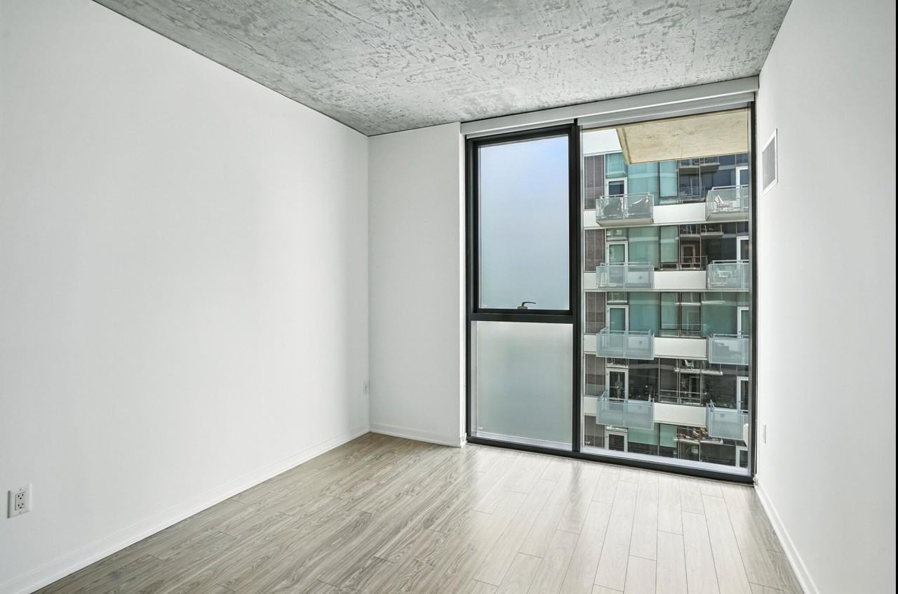 1302 S Wabash Ave - Photo 6 of 8