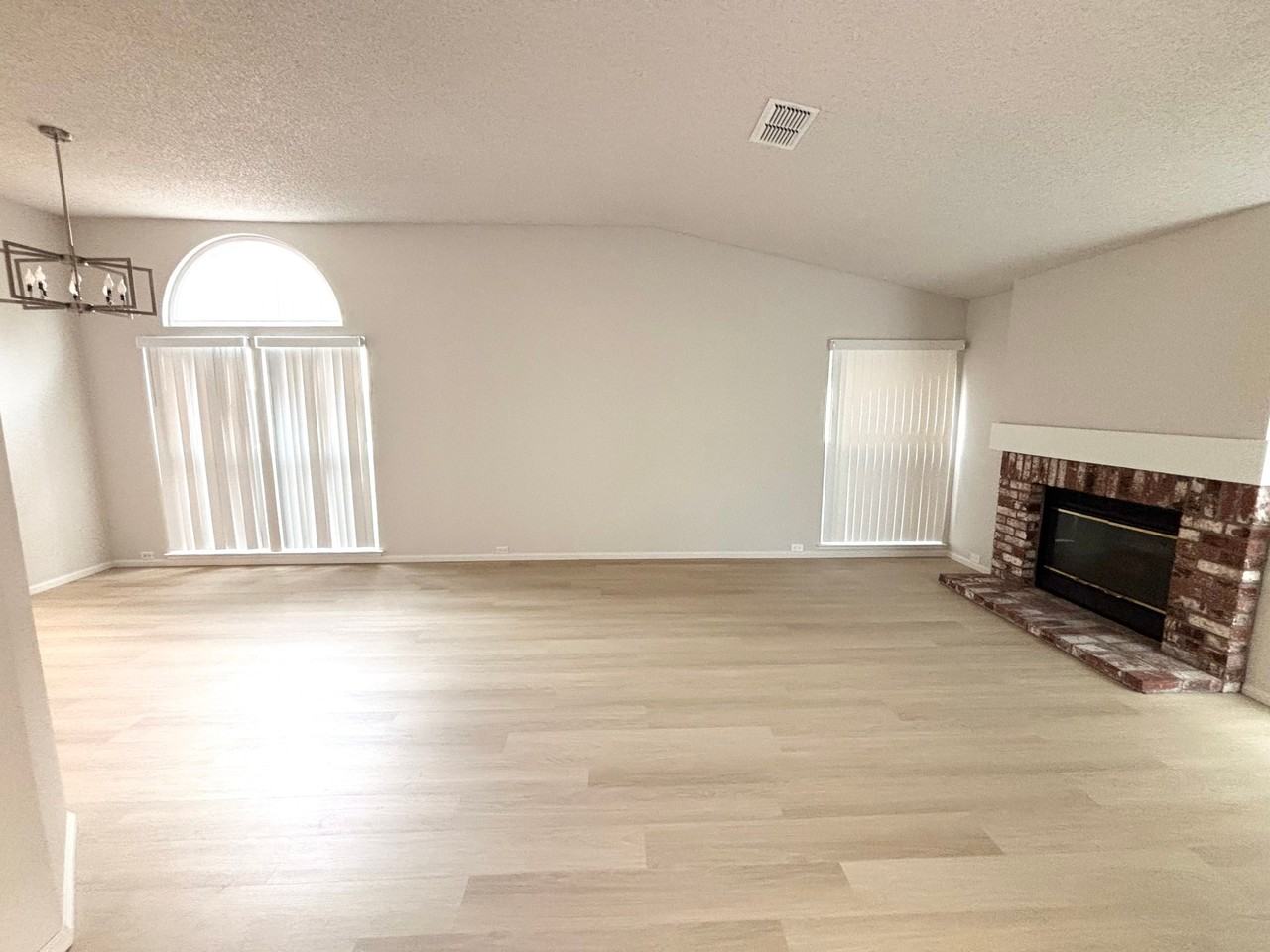 8079 Darien Cir - Photo 2 of 20