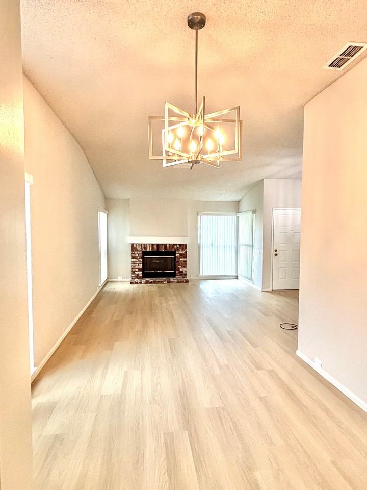 8079 Darien Cir - Photo 3 of 20