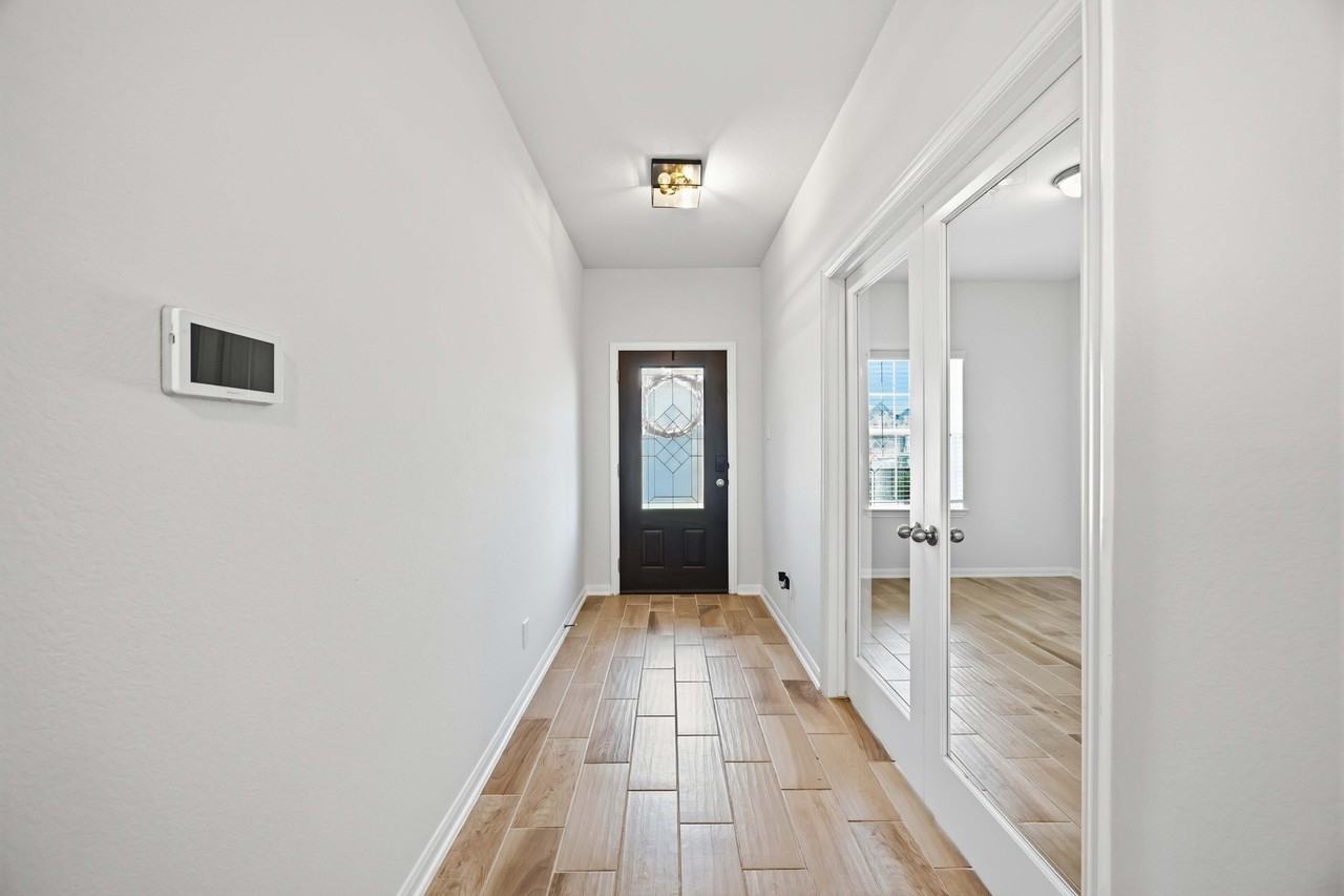 2402 Mount Dana Dr - Photo 3 of 14