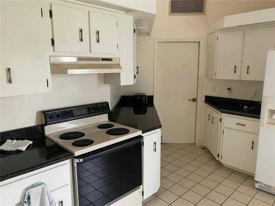 8636 Sw 108th St - Photo 3 of 10